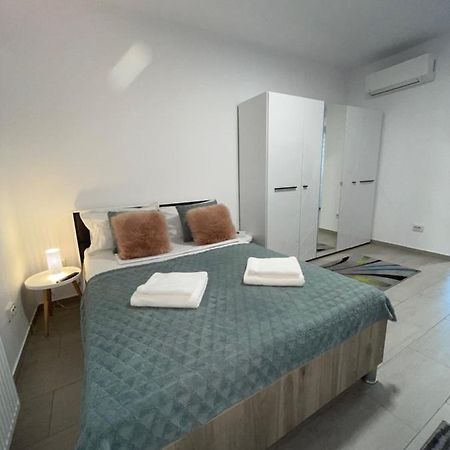 Studio Apartment Palas Mall Iasi Exteriör bild